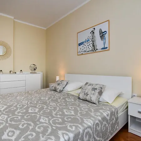 Sunny Side Apartment *