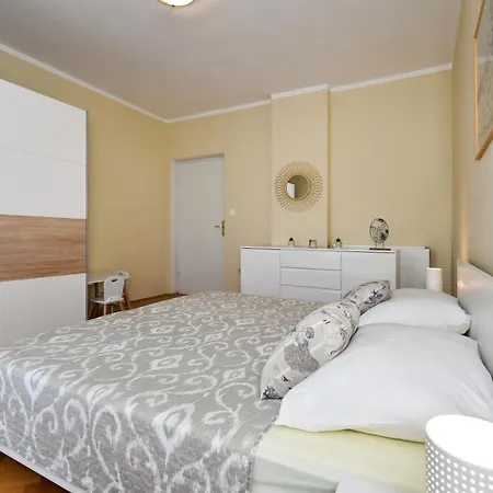 Sunny Side Apartment