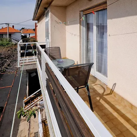 Sunny Side Apartment *